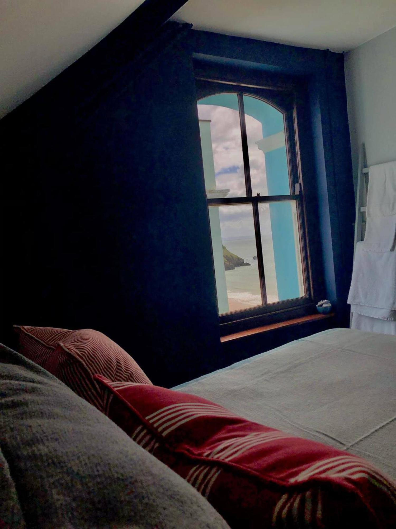 No: 1 The Esplanade Guest Accommodation. Tenby Exterior photo