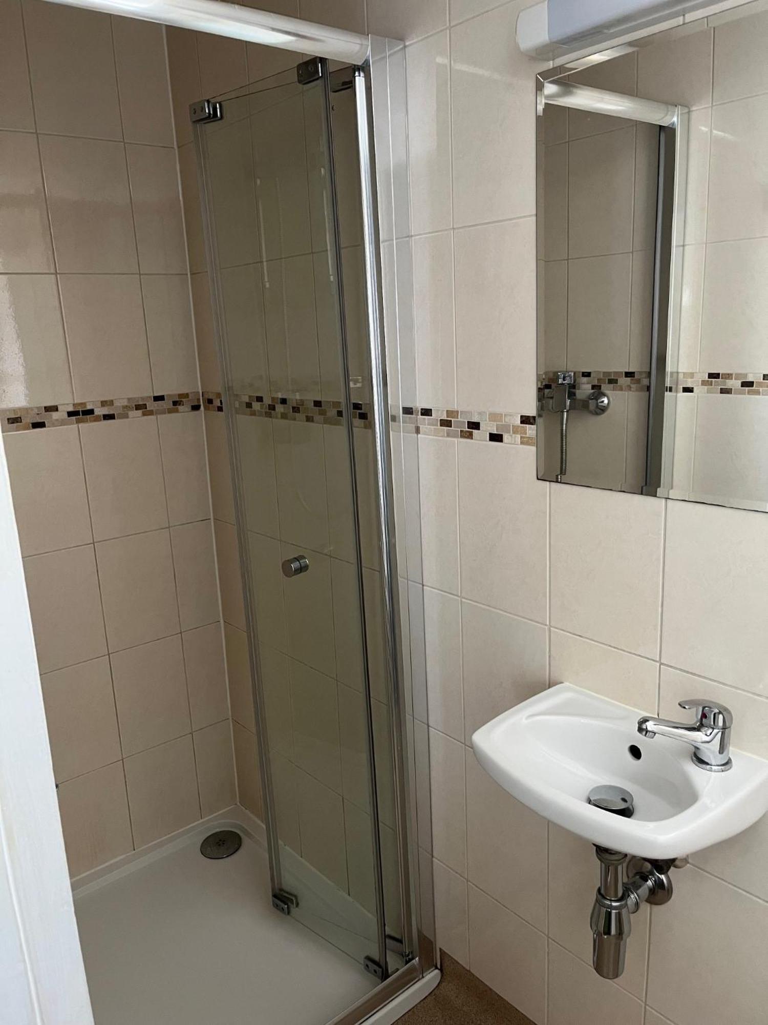 No: 1 The Esplanade Guest Accommodation. Tenby Room photo